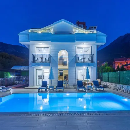 De Paris Villa